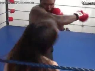 Negra masculino boxeando beast vs pequeña blanca joven hembra ryona