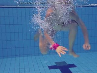 Elena proklova bajo el agua rubia nena, hd xxx película b4