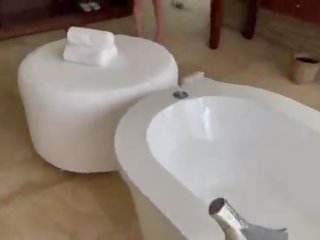 Vacation- amatore zonjë anale derdhje jashtë në the dush dhomë