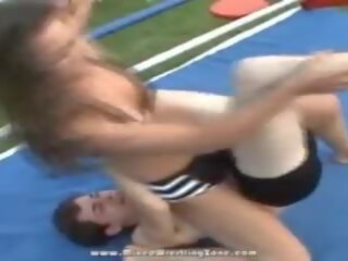 年輕 女 vs bloke ring 摔角