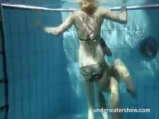 Zuzanna і lucie грати підводний
