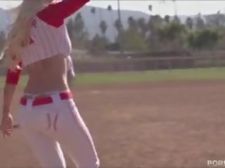 Baseball ljubeč blondinke stevie shae ljubi an shortly 10 min po igra jebemti