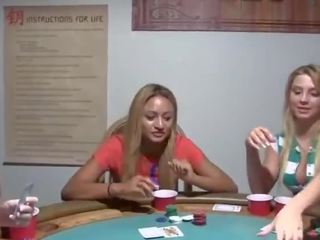 Млад момичета възрастен видео шоу на покер нощ