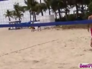 Atletico adolescenza prende scopata shortly dopo un volleyball gioco